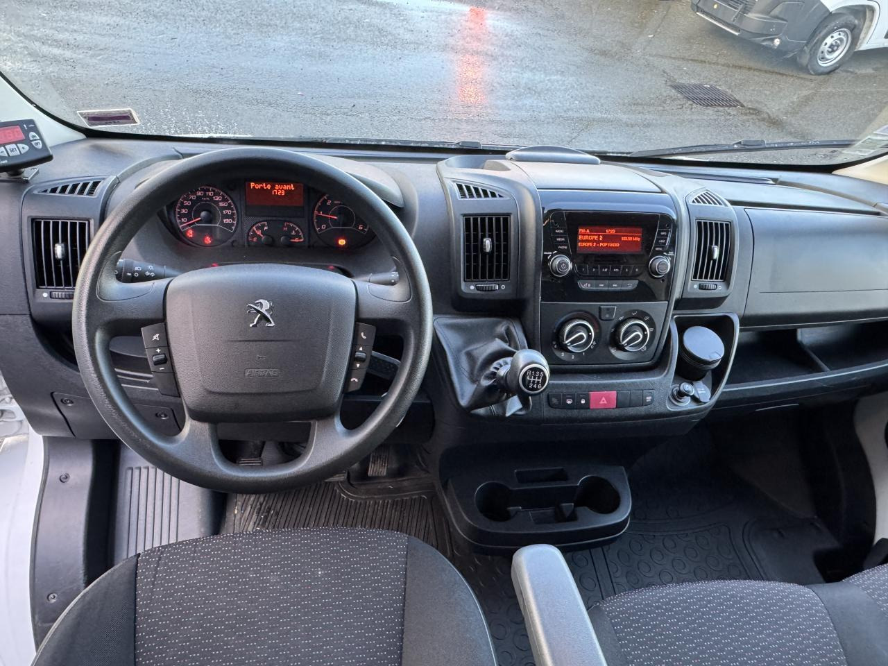 PEUGEOT Boxer Asphalt 330 L2H2 2.2 BlueHDi S&S - 140 ch Fourgon Tolé Frigorifique - Furgon: obrázek 5 PEUGEOT Boxer Asphalt 330 L2H2 2.2 BlueHDi S&S - 140 ch Fourgon Tolé Frigorifique - Furgon: obrázek 5