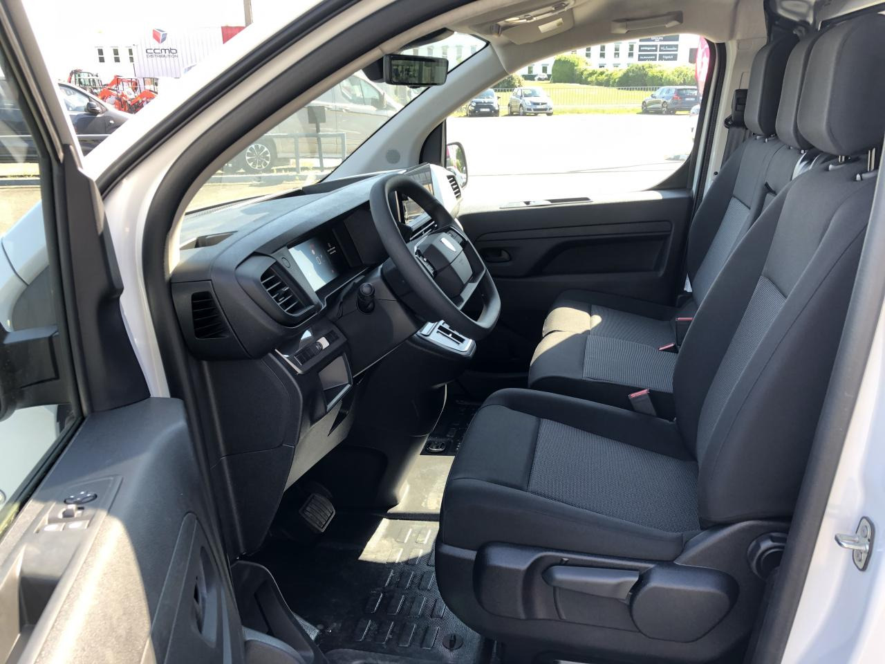 PEUGEOT EXPERT M 2.0 HDI 145CH EAT-8 - Furgon: obrázek 5 PEUGEOT EXPERT M 2.0 HDI 145CH EAT-8 - Furgon: obrázek 5