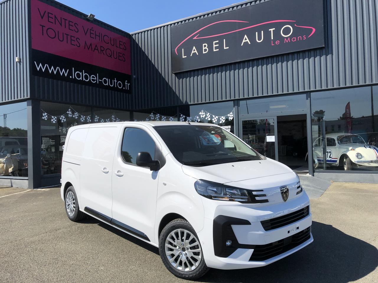 PEUGEOT Expert M 2.0 BlueHDi - 145 S&S - BV EAT8  III FOURGON Fourgon PHASE 2 - Furgon: obrázek 1 PEUGEOT Expert M 2.0 BlueHDi - 145 S&S - BV EAT8  III FOURGON Fourgon PHASE 2 - Furgon: obrázek 1