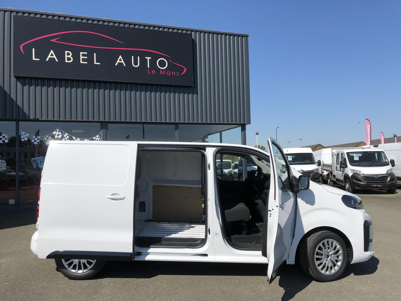 PEUGEOT Expert M 2.0 BlueHDi - 145 S&S - BV EAT8  III FOURGON Fourgon PHASE 2 leasing PEUGEOT Expert M 2.0 BlueHDi - 145 S&S - BV EAT8  III FOURGON Fourgon PHASE 2: obrázek 8