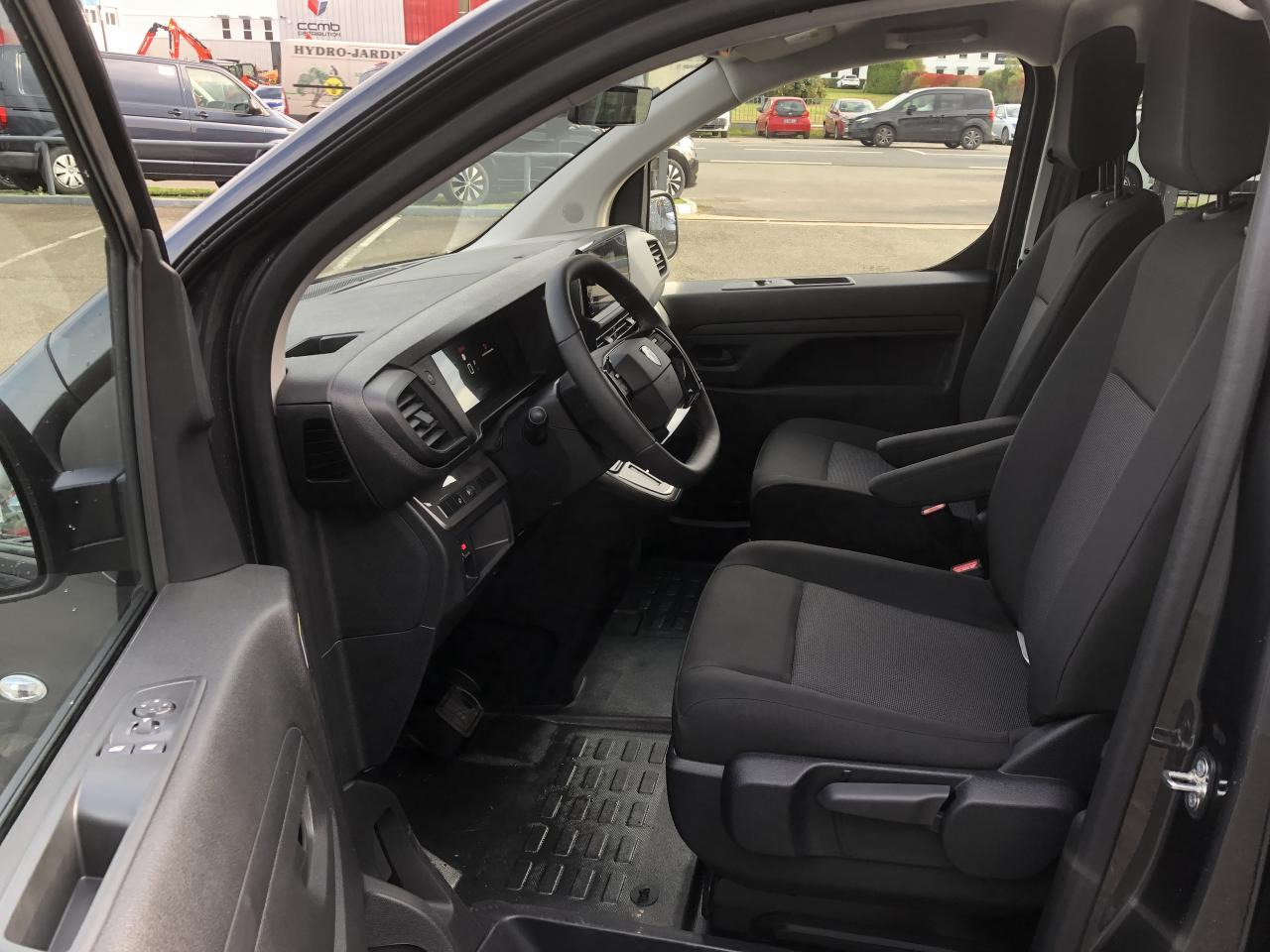 PEUGEOT Expert XL 2.0 BlueHDi - 180 S&S - BV EAT8 III CABINE APPROFONDIE Fourgon Cabine approfondie Fix - Furgon: obrázek 5 PEUGEOT Expert XL 2.0 BlueHDi - 180 S&S - BV EAT8 III CABINE APPROFONDIE Fourgon Cabine approfondie Fix - Furgon: obrázek 5