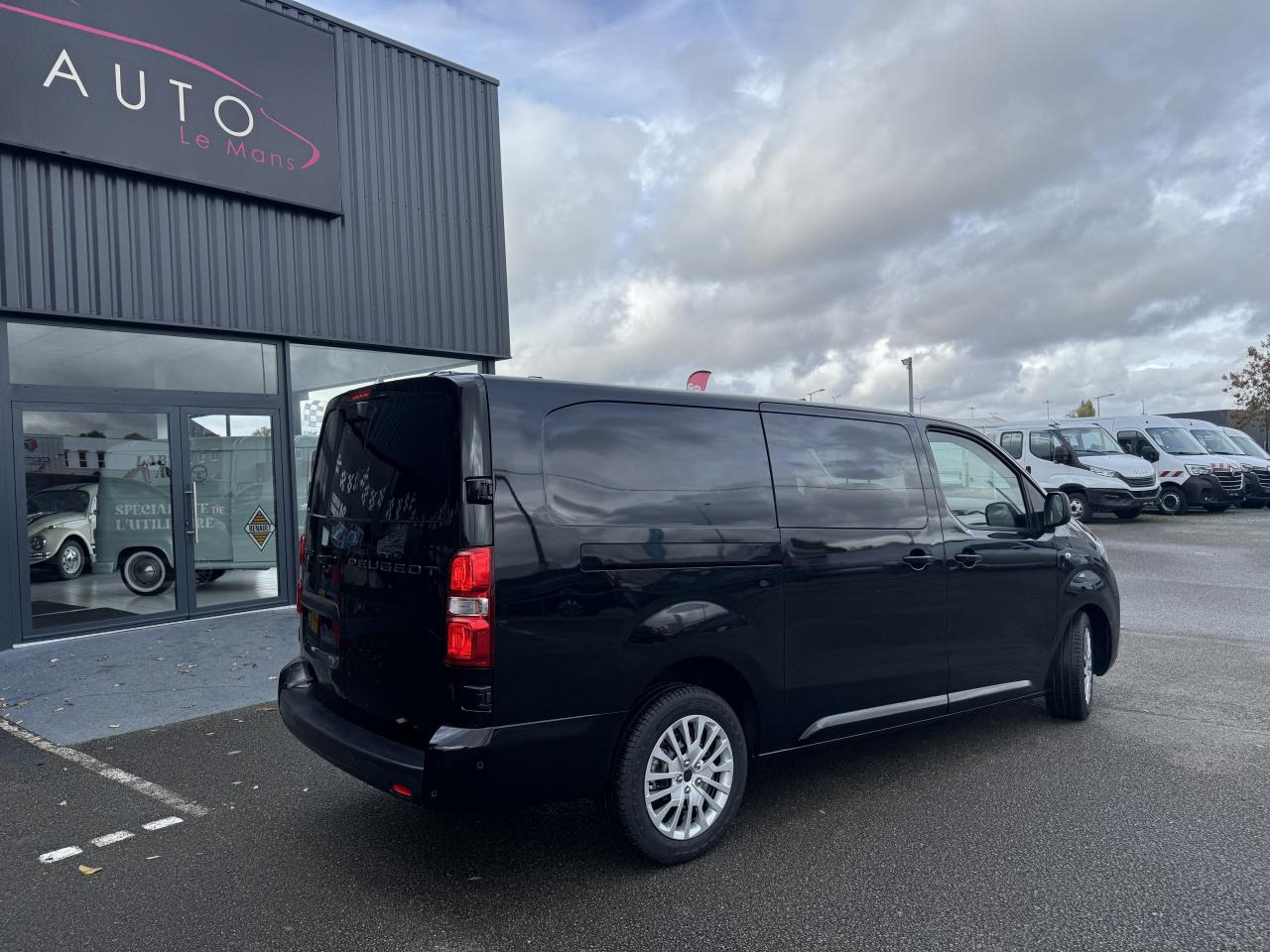 PEUGEOT Expert XL 2.0 BlueHDi - 180 S&S - BV EAT8 III CABINE APPROFONDIE Fourgon Cabine approfondie Fix - Furgon: obrázek 5 PEUGEOT Expert XL 2.0 BlueHDi - 180 S&S - BV EAT8 III CABINE APPROFONDIE Fourgon Cabine approfondie Fix - Furgon: obrázek 5