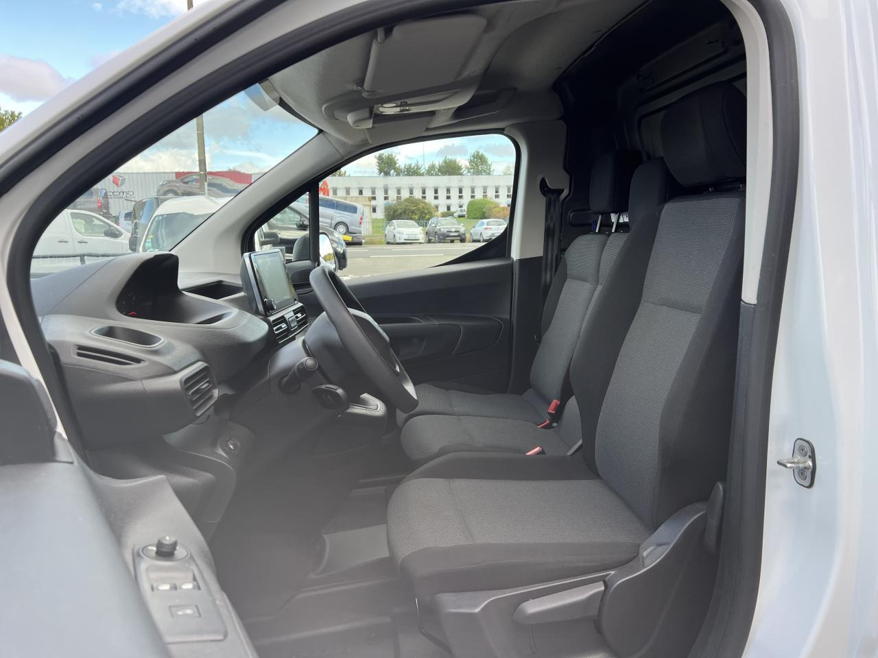 PEUGEOT PARTNER M 650KG 1.5 HDI 100CH ASPHALT 3 PLACES - Furgon: obrázek 5 PEUGEOT PARTNER M 650KG 1.5 HDI 100CH ASPHALT 3 PLACES - Furgon: obrázek 5