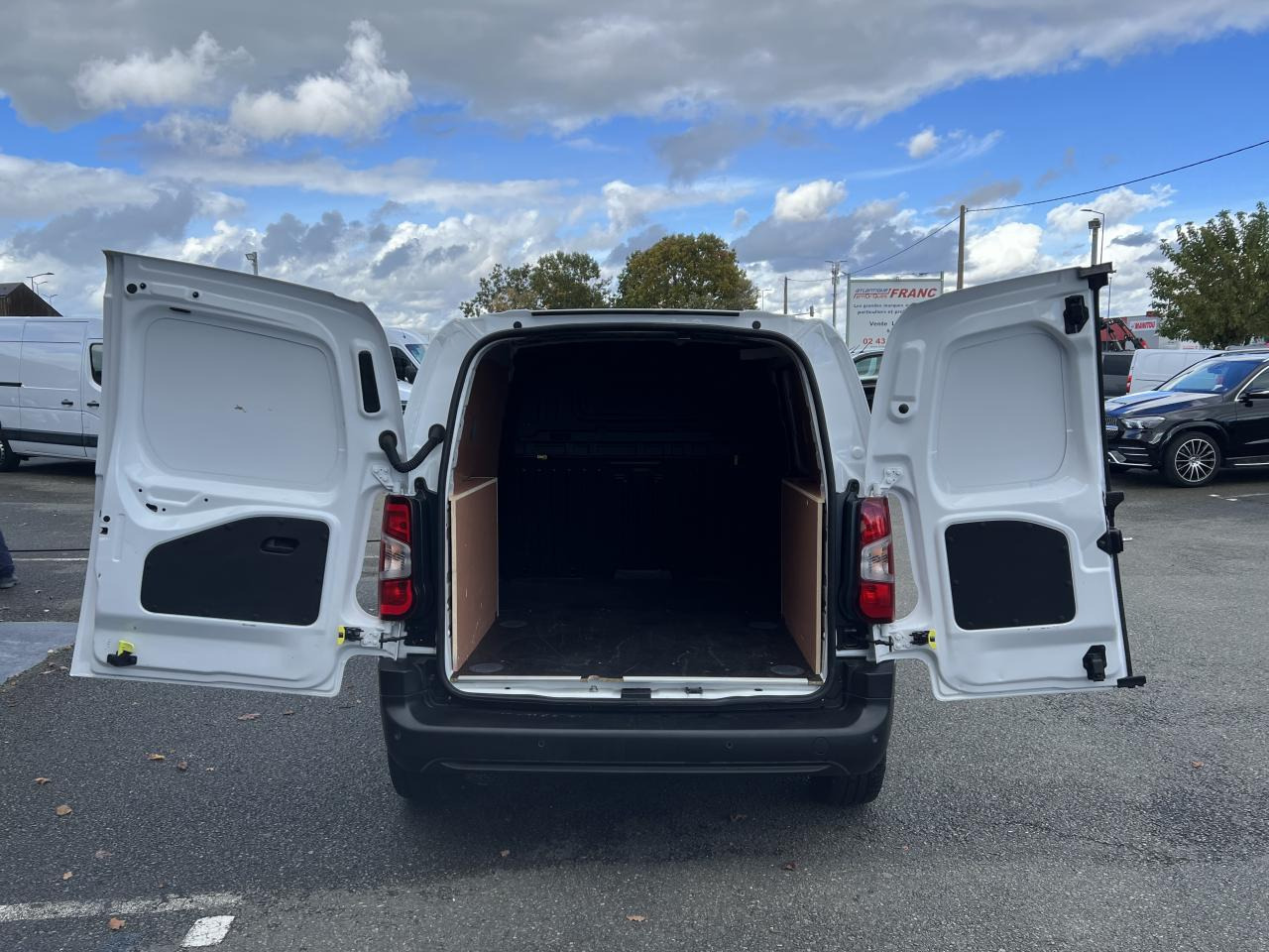 PEUGEOT PARTNER M 650KG 1.5 HDI 100CH ASPHALT 3 PLACES - Furgon: obrázek 3 PEUGEOT PARTNER M 650KG 1.5 HDI 100CH ASPHALT 3 PLACES - Furgon: obrázek 3