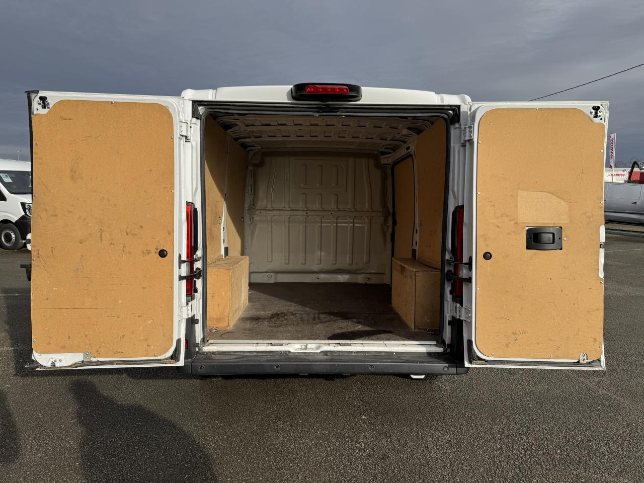 PEUGEOT boxer 330 L1H1 2.2 BLUEHDI S&S 140CH ASPHALT - Furgon: obrázek 2 PEUGEOT boxer 330 L1H1 2.2 BLUEHDI S&S 140CH ASPHALT - Furgon: obrázek 2