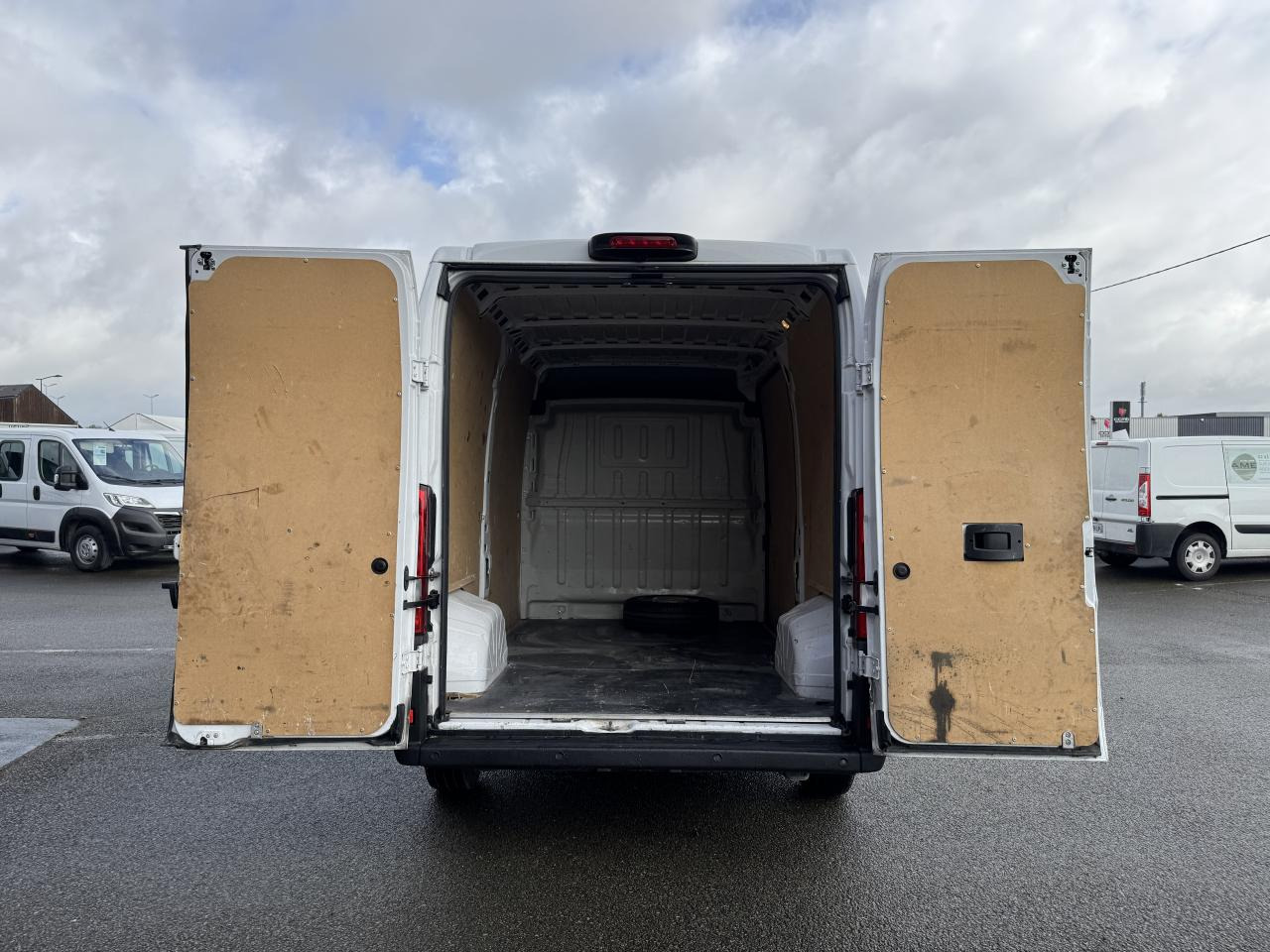 PEUGEOT boxer 333 L2H2 2.2 BLUEHDI S&S 140CH ASPHALT - Furgon: obrázek 2 PEUGEOT boxer 333 L2H2 2.2 BLUEHDI S&S 140CH ASPHALT - Furgon: obrázek 2