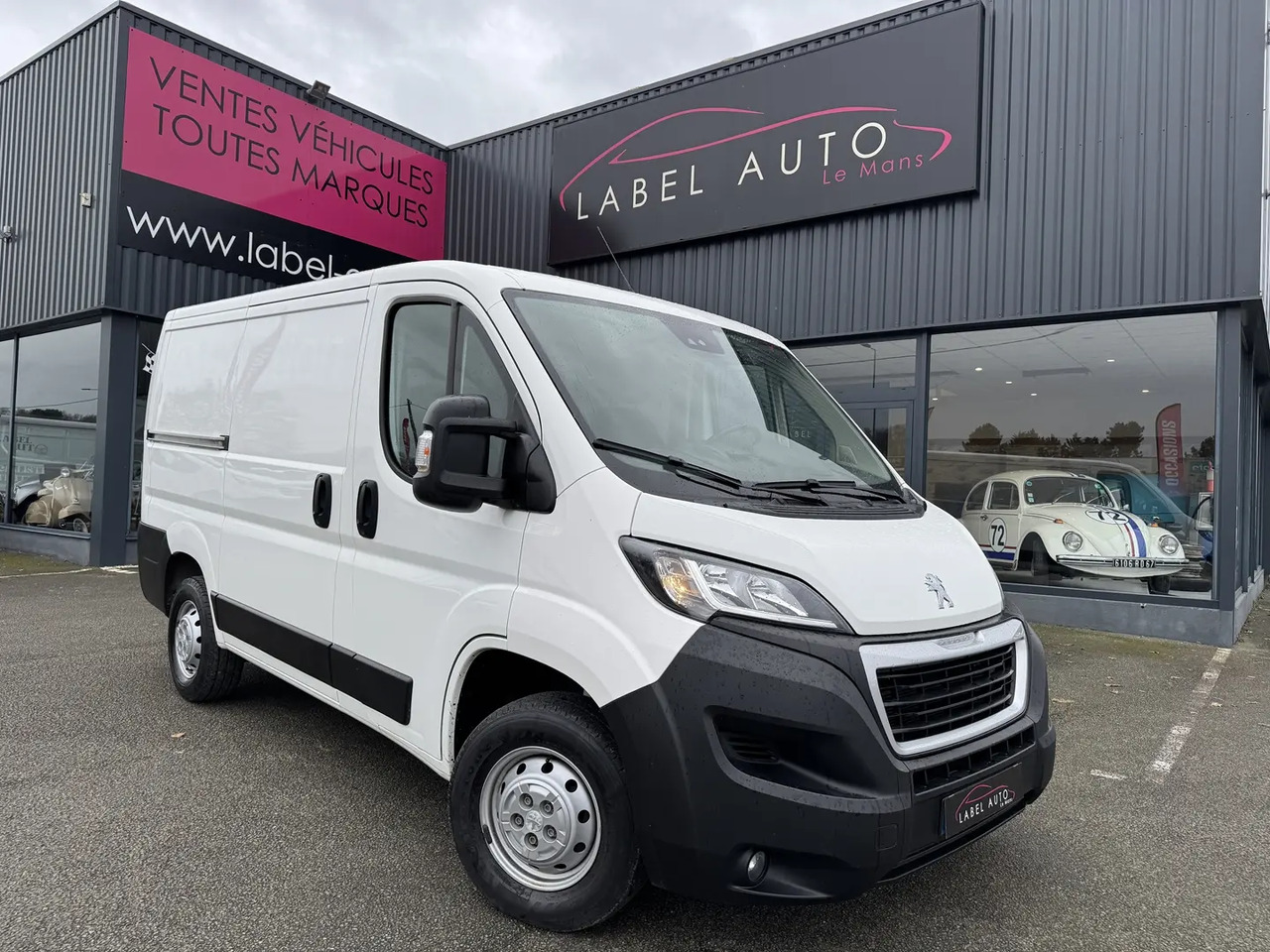 Malá dodávka Peugeot Boxer 330 L1H1 2.2 BLUEHDI S&S 140CH ASPHALT: obrázek 1