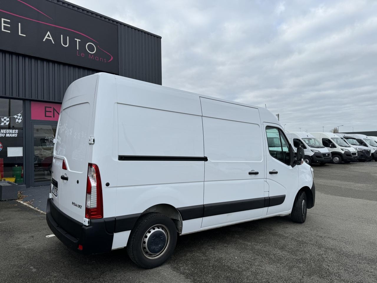 RENAULT MASTER 3T3 L2H2 2.3 DCI 135CH CONFORT - Furgon: obrázek 5 RENAULT MASTER 3T3 L2H2 2.3 DCI 135CH CONFORT - Furgon: obrázek 5