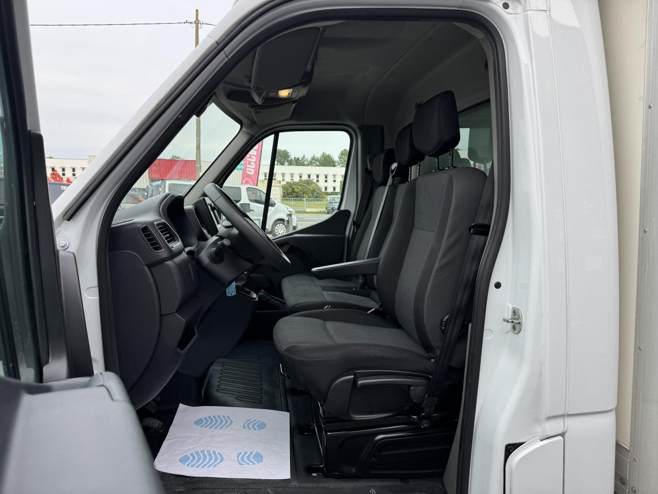 RENAULT MASTER 3T5 CAISSE 20M3 HAYON 2.3 DCI 145CH CONFORT - Dodávka skřín: obrázek 5 RENAULT MASTER 3T5 CAISSE 20M3 HAYON 2.3 DCI 145CH CONFORT - Dodávka skřín: obrázek 5