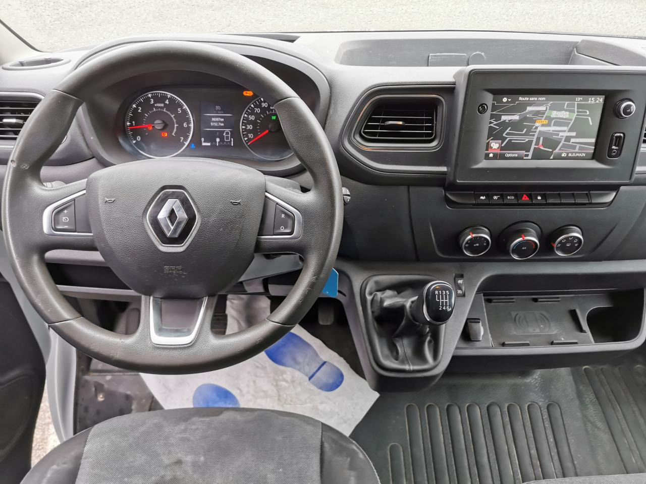 RENAULT Master Confort F3300 L2H2 2.3 dCi - 135 III CABINE APPROFONDIE Cabine approfondie L2H2 Traction PHA - Furgon: obrázek 4 RENAULT Master Confort F3300 L2H2 2.3 dCi - 135 III CABINE APPROFONDIE Cabine approfondie L2H2 Traction PHA - Furgon: obrázek 4