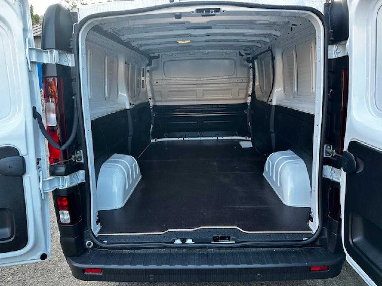 RENAULT Trafic L2H1 3000 Kg 2.0 Blue dCi - 130 2024 III FOURGON Fourgon Advance L2H1 PHASE 3 - Furgon: obrázek 3 RENAULT Trafic L2H1 3000 Kg 2.0 Blue dCi - 130 2024 III FOURGON Fourgon Advance L2H1 PHASE 3 - Furgon: obrázek 3