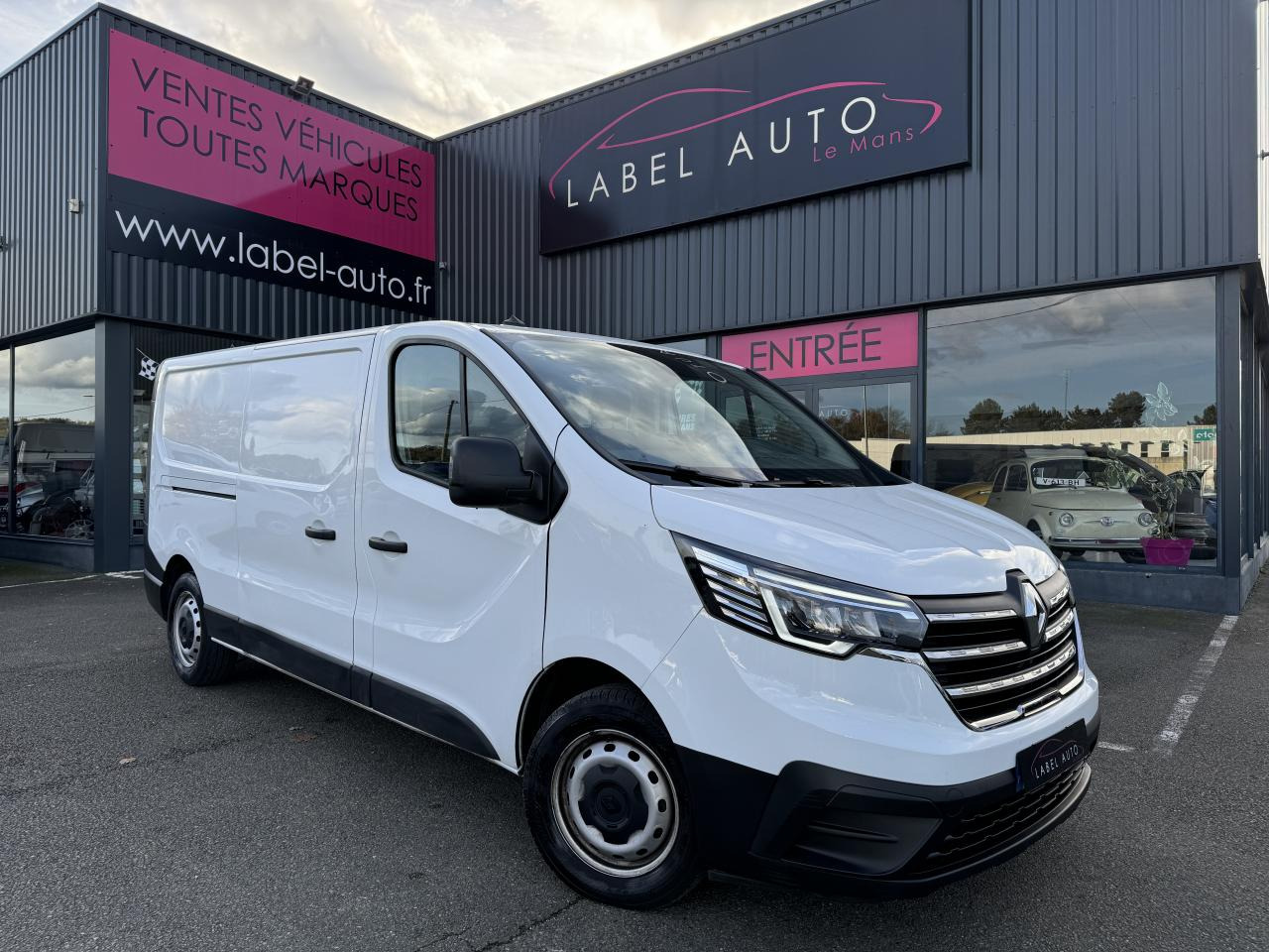 RENAULT Trafic L2H1 3000 Kg 2.0 Blue dCi - 130 III FOURGON Fourgon Grand Confort L2H1 PHASE 3 - Furgon: obrázek 1 RENAULT Trafic L2H1 3000 Kg 2.0 Blue dCi - 130 III FOURGON Fourgon Grand Confort L2H1 PHASE 3 - Furgon: obrázek 1