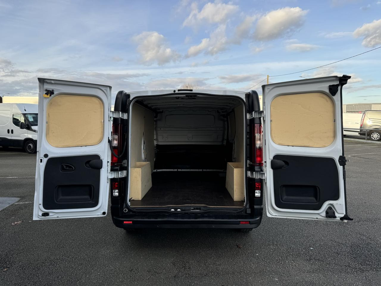 RENAULT Trafic L2H1 3000 Kg 2.0 Blue dCi - 130 III FOURGON Fourgon Grand Confort L2H1 PHASE 3 - Furgon: obrázek 3 RENAULT Trafic L2H1 3000 Kg 2.0 Blue dCi - 130 III FOURGON Fourgon Grand Confort L2H1 PHASE 3 - Furgon: obrázek 3