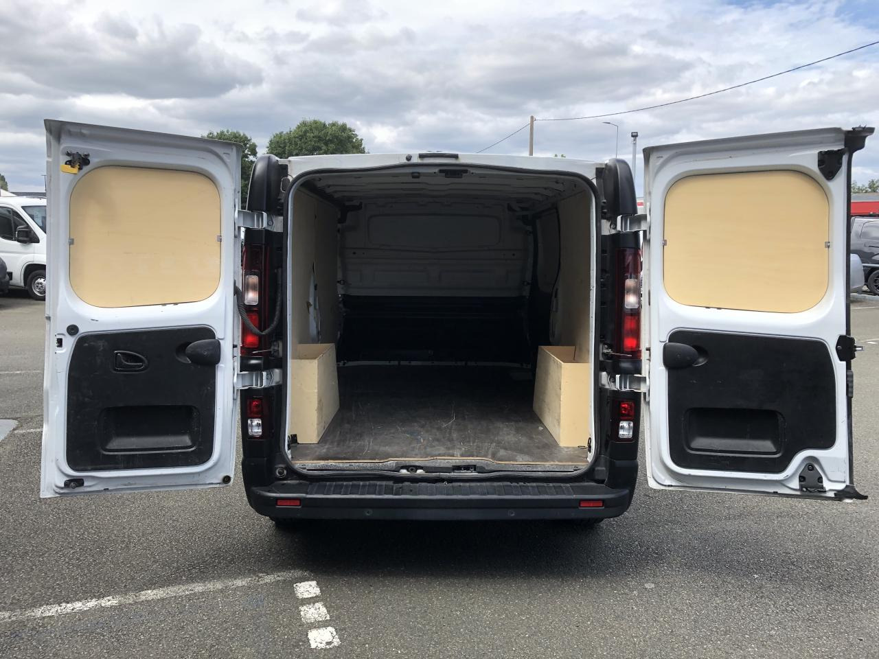 RENAULT Trafic L2H1 3000 Kg 2.0 Blue dCi - 130 III FOURGON Fourgon Grand Confort L2H1 PHASE 3 - Furgon: obrázek 2 RENAULT Trafic L2H1 3000 Kg 2.0 Blue dCi - 130 III FOURGON Fourgon Grand Confort L2H1 PHASE 3 - Furgon: obrázek 2