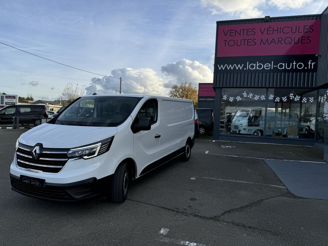 RENAULT Trafic L2H1 3000 Kg 2.0 Blue dCi - 130 III FOURGON Fourgon Grand Confort L2H1 PHASE 3 - Furgon: obrázek 1 RENAULT Trafic L2H1 3000 Kg 2.0 Blue dCi - 130 III FOURGON Fourgon Grand Confort L2H1 PHASE 3 - Furgon: obrázek 1