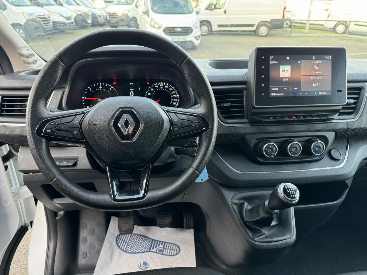 RENAULT Trafic L2H1 3000 Kg 2.0 Blue dCi - 130 III FOURGON Fourgon Grand Confort L2H1 PHASE 3 - Furgon: obrázek 4 RENAULT Trafic L2H1 3000 Kg 2.0 Blue dCi - 130 III FOURGON Fourgon Grand Confort L2H1 PHASE 3 - Furgon: obrázek 4