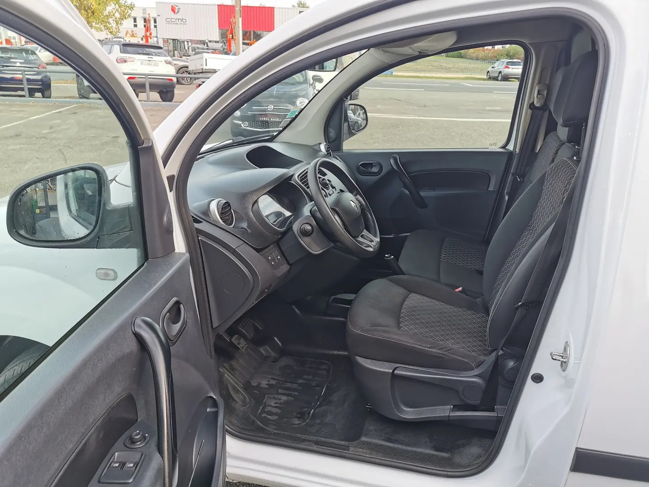 Renault Kangoo 1.5 BLUE DCI 80CH GRAND CONFORT 5CV - Furgon: obrázek 4 Renault Kangoo 1.5 BLUE DCI 80CH GRAND CONFORT 5CV - Furgon: obrázek 4