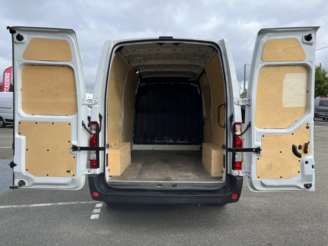Renault Master F3300 L2H2 2.3 DCI 135CH CONFORT EURO6 - Furgon: obrázek 3 Renault Master F3300 L2H2 2.3 DCI 135CH CONFORT EURO6 - Furgon: obrázek 3