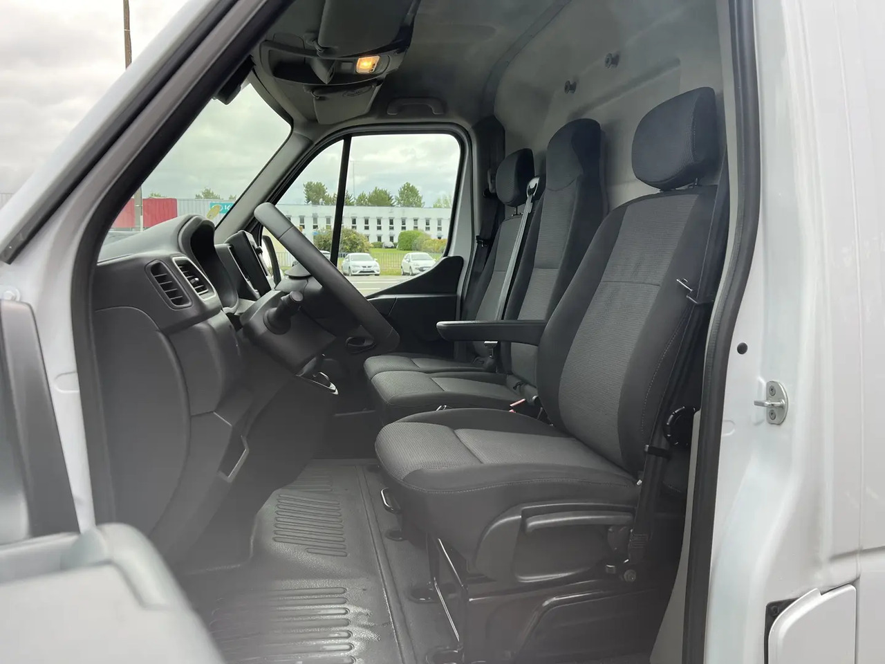 Renault Master F3300 L2H2 2.3 DCI 135CH CONFORT EURO6 - Furgon: obrázek 5 Renault Master F3300 L2H2 2.3 DCI 135CH CONFORT EURO6 - Furgon: obrázek 5