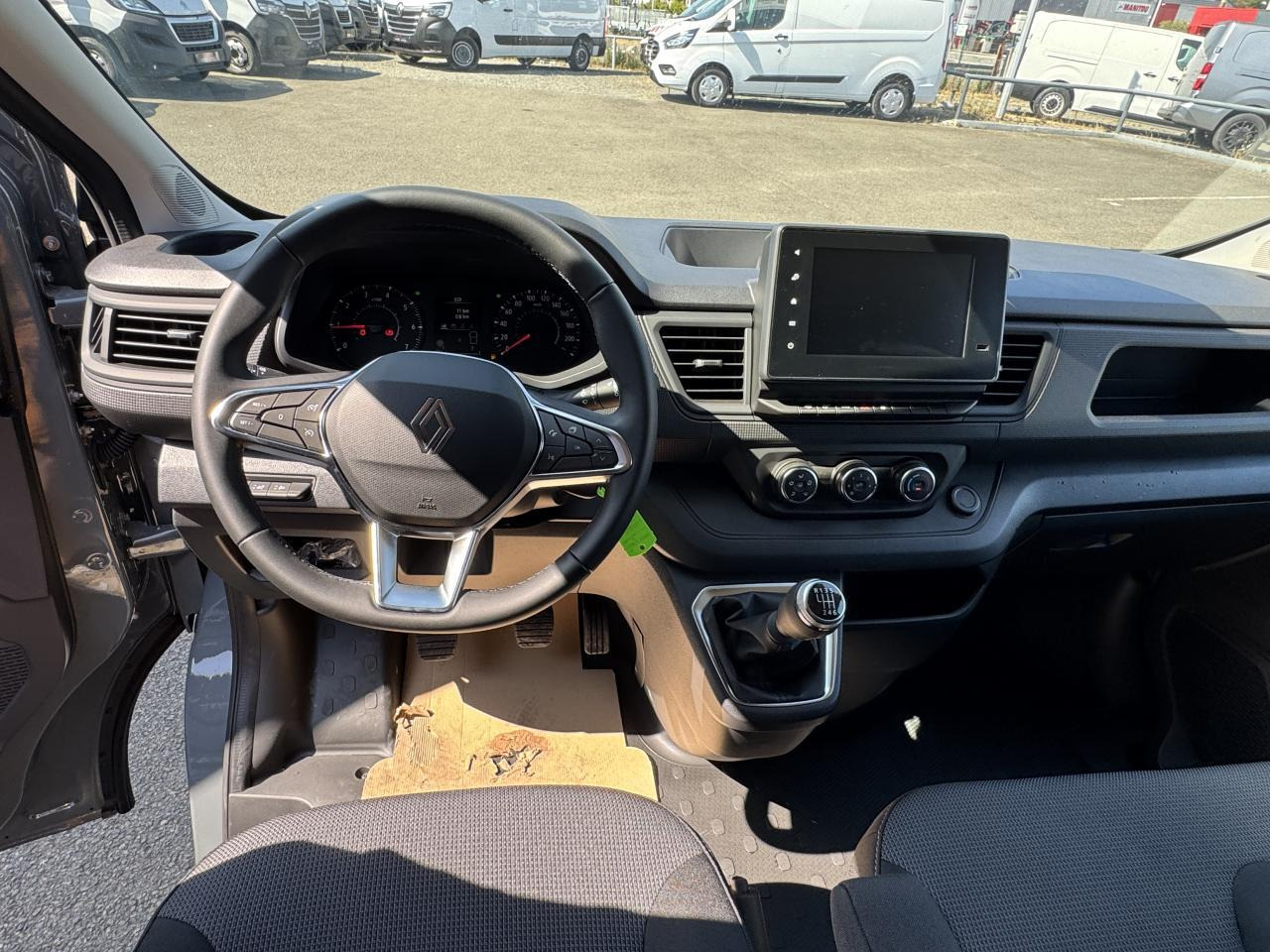 Renault Trafic L2H1 3T 2.0 BLUE DCI 170CH ADVANCE CARPLAY CAM - Furgon: obrázek 3 Renault Trafic L2H1 3T 2.0 BLUE DCI 170CH ADVANCE CARPLAY CAM - Furgon: obrázek 3