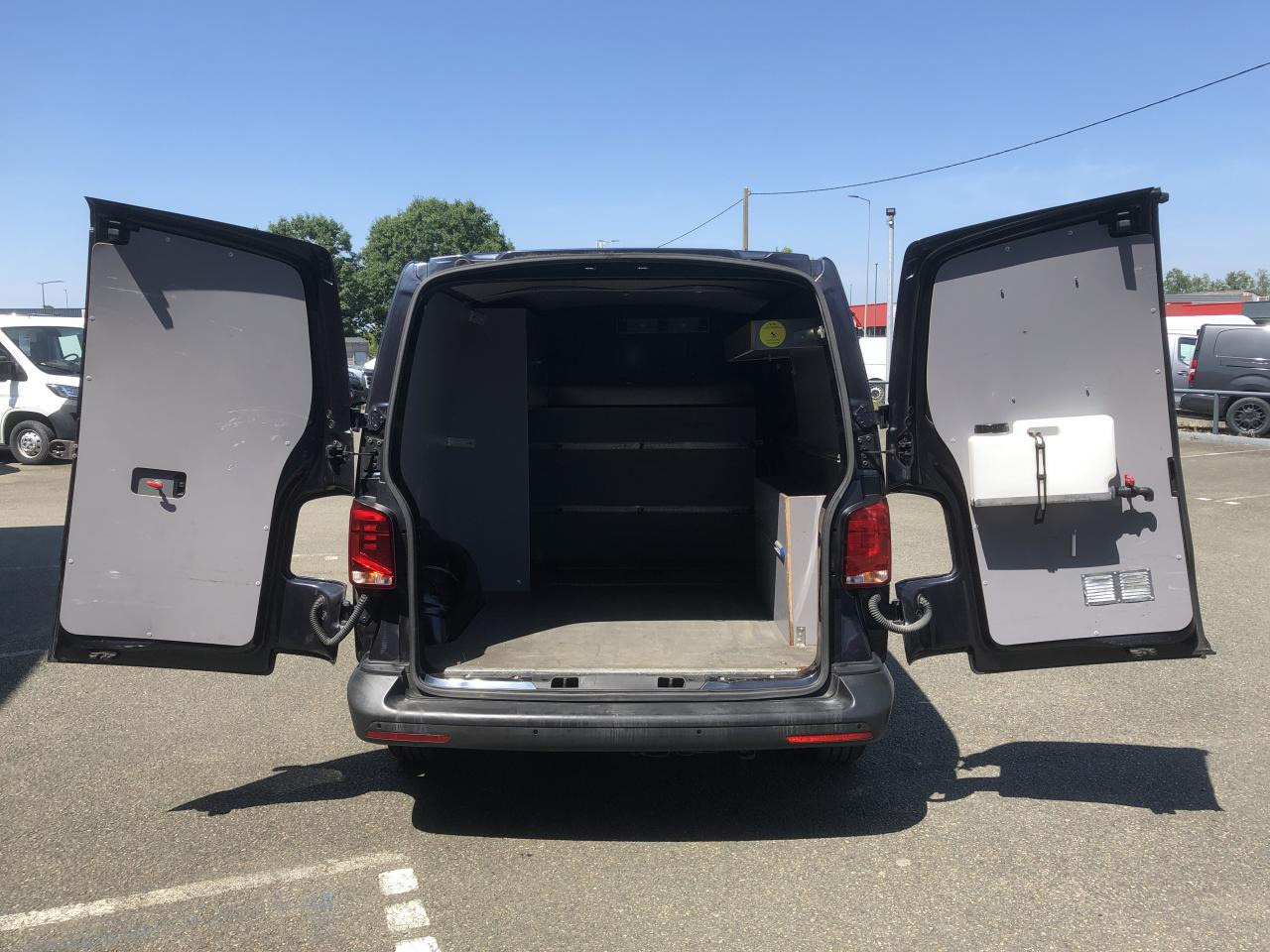 VOLKSWAGEN transporter 2.8T L1H1 2.0 TDI 150CH BUSINESS DSG7 - Furgon: obrázek 2 VOLKSWAGEN transporter 2.8T L1H1 2.0 TDI 150CH BUSINESS DSG7 - Furgon: obrázek 2
