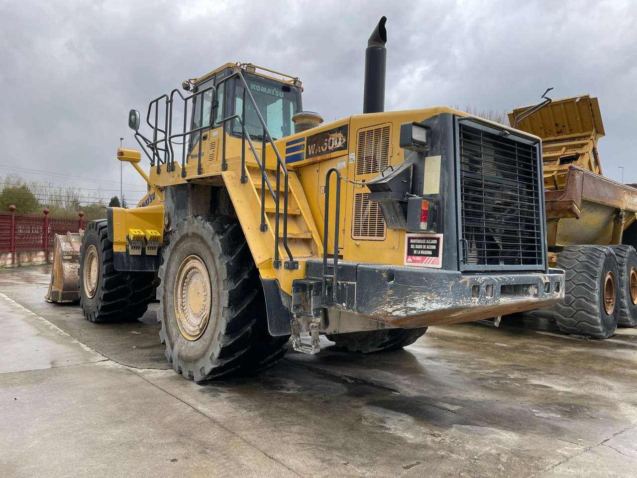 KOMATSU WA600-6 - Kolový nakladač: obrázek 1 KOMATSU WA600-6 - Kolový nakladač: obrázek 1