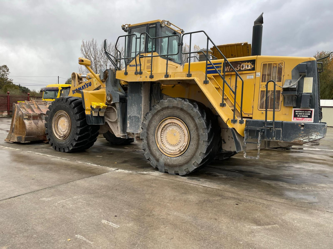Kolový nakladač KOMATSU WA600-6: obrázek 11