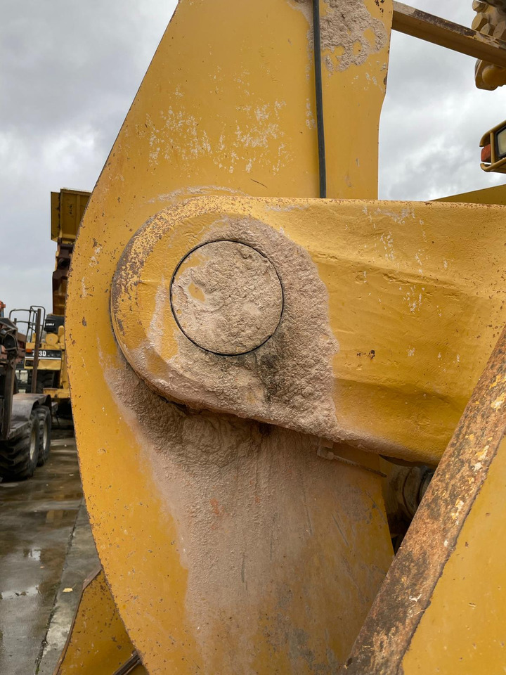 Kolový nakladač KOMATSU WA600-6: obrázek 20