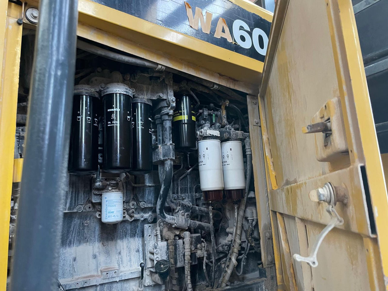 Kolový nakladač KOMATSU WA600-6: obrázek 23