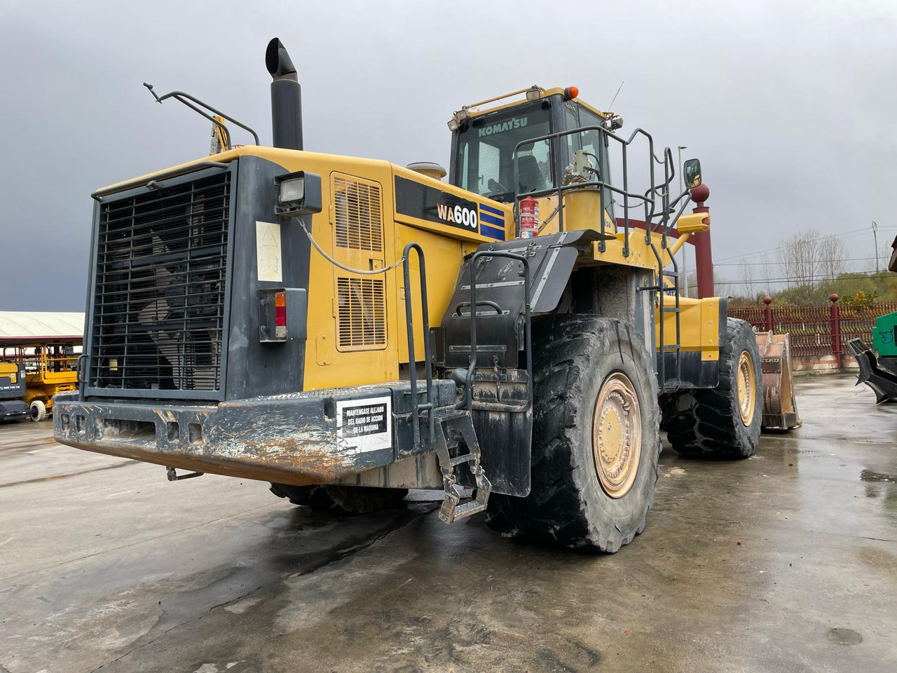 KOMATSU WA600-6 - Kolový nakladač: obrázek 2 KOMATSU WA600-6 - Kolový nakladač: obrázek 2