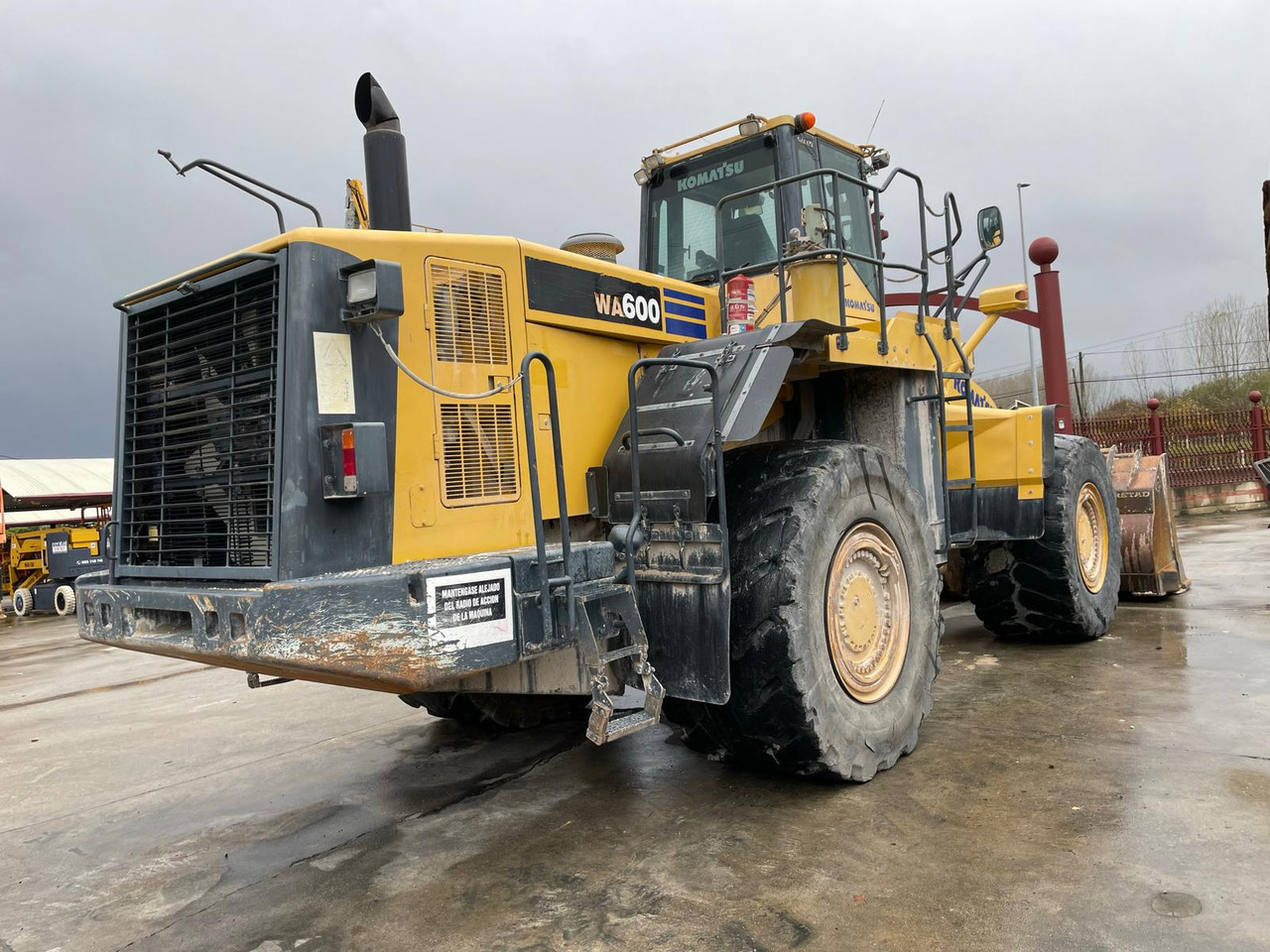 KOMATSU WA600-6 - Kolový nakladač: obrázek 4 KOMATSU WA600-6 - Kolový nakladač: obrázek 4