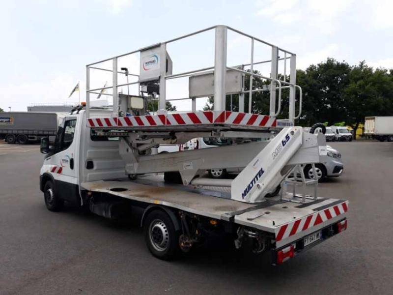 Iveco Daily 35S14 Plateau Nacelle 6m50 Spécial tunnel - Autoplošina: obrázek 3 Iveco Daily 35S14 Plateau Nacelle 6m50 Spécial tunnel - Autoplošina: obrázek 3