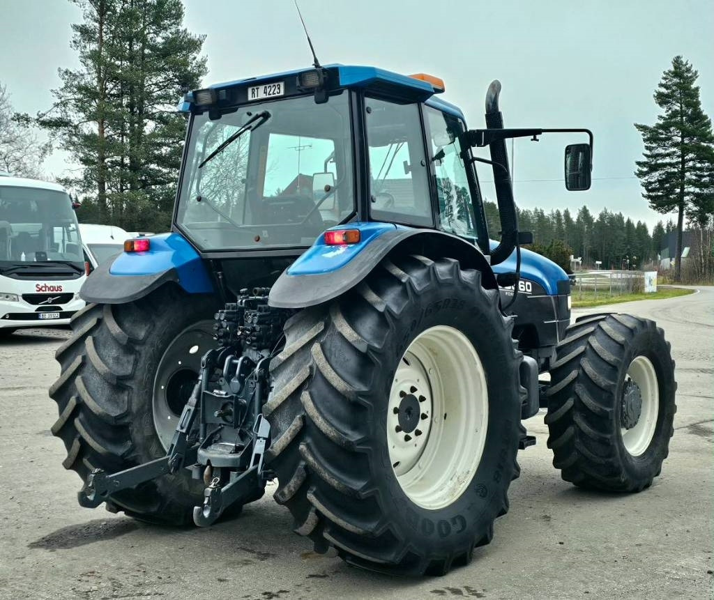 Traktor New Holland 8360 DT: obrázek 6