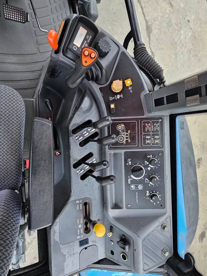 Traktor New Holland 8360 DT: obrázek 18