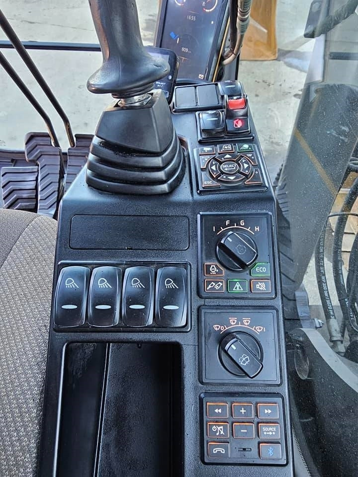 Pásové rýpadlo Volvo ECR 235 EL: obrázek 30