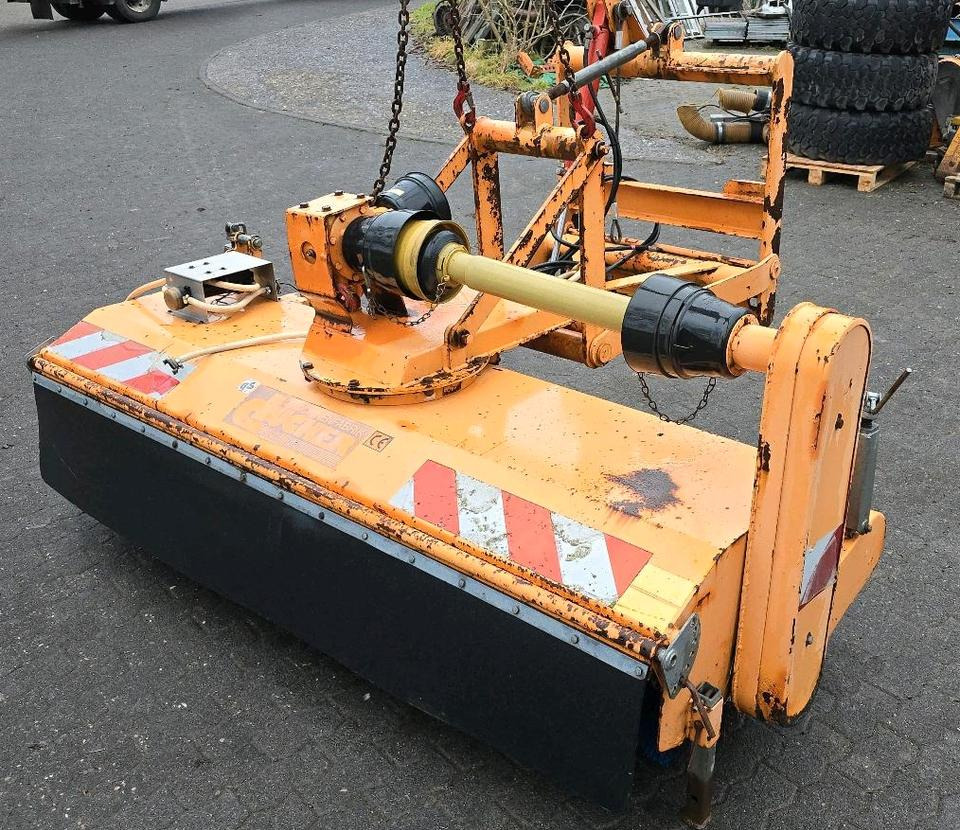 Dücker FKM 2200 Frontkehrmaschine Kehrmaschine Straßenkehrmaschine Kehrbesen für Unimog UGE UGN 405 427 424 U 300 400 500 - Zametač: obrázek 1 Dücker FKM 2200 Frontkehrmaschine Kehrmaschine Straßenkehrmaschine Kehrbesen für Unimog UGE UGN 405 427 424 U 300 400 500 - Zametač: obrázek 1