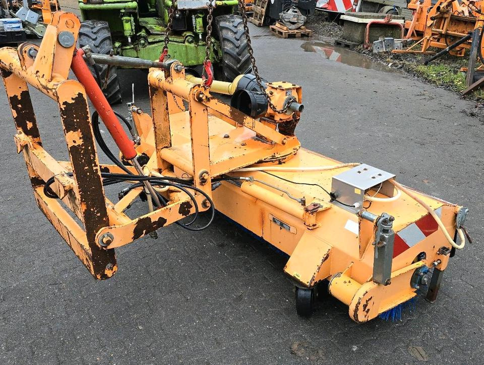 Dücker FKM 2200 Frontkehrmaschine Kehrmaschine Straßenkehrmaschine Kehrbesen für Unimog UGE UGN 405 427 424 U 300 400 500 - Zametač: obrázek 3 Dücker FKM 2200 Frontkehrmaschine Kehrmaschine Straßenkehrmaschine Kehrbesen für Unimog UGE UGN 405 427 424 U 300 400 500 - Zametač: obrázek 3