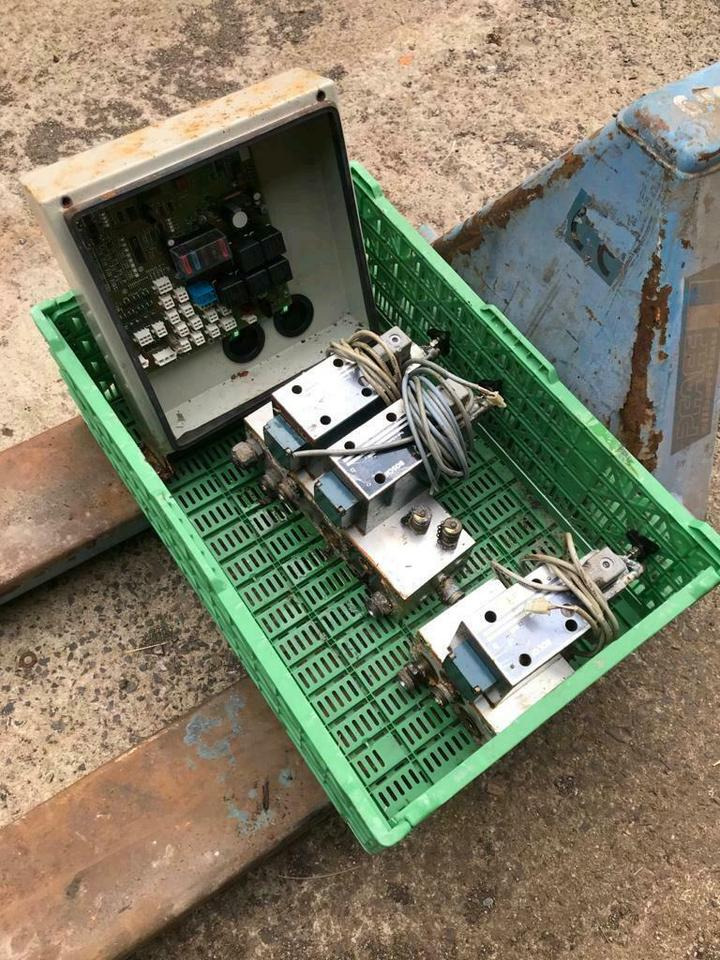 Hydraulik Steuerblock Küpper Weisser Salzstreuer Steuerung Platin - Hydraulický ventil pro Komunální/ Speciální technika: obrázek 1 Hydraulik Steuerblock Küpper Weisser Salzstreuer Steuerung Platin - Hydraulický ventil pro Komunální/ Speciální technika: obrázek 1