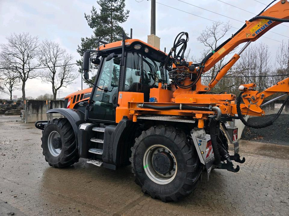 JCB 3200 Fastrac XTRA 2015 220Ps 3220 Bamford Traktor mit Mulag MHU MHS 800 Mähausleger Böschungsmäher Böschungsmulcher - Traktor: obrázek 4 JCB 3200 Fastrac XTRA 2015 220Ps 3220 Bamford Traktor mit Mulag MHU MHS 800 Mähausleger Böschungsmäher Böschungsmulcher - Traktor: obrázek 4
