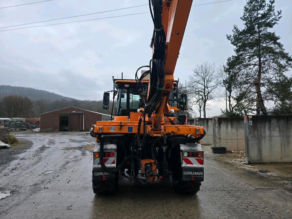 JCB 3200 Fastrac XTRA 2015 220Ps 3220 Bamford Traktor mit Mulag MHU MHS 800 Mähausleger Böschungsmäher Böschungsmulcher - Traktor: obrázek 5 JCB 3200 Fastrac XTRA 2015 220Ps 3220 Bamford Traktor mit Mulag MHU MHS 800 Mähausleger Böschungsmäher Böschungsmulcher - Traktor: obrázek 5
