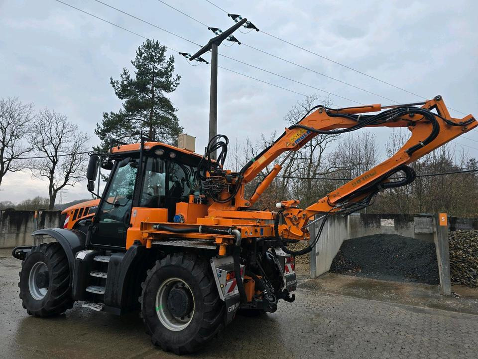 JCB 3200 Fastrac XTRA 2015 220Ps 3220 Bamford Traktor mit Mulag MHU MHS 800 Mähausleger Böschungsmäher Böschungsmulcher - Traktor: obrázek 3 JCB 3200 Fastrac XTRA 2015 220Ps 3220 Bamford Traktor mit Mulag MHU MHS 800 Mähausleger Böschungsmäher Böschungsmulcher - Traktor: obrázek 3