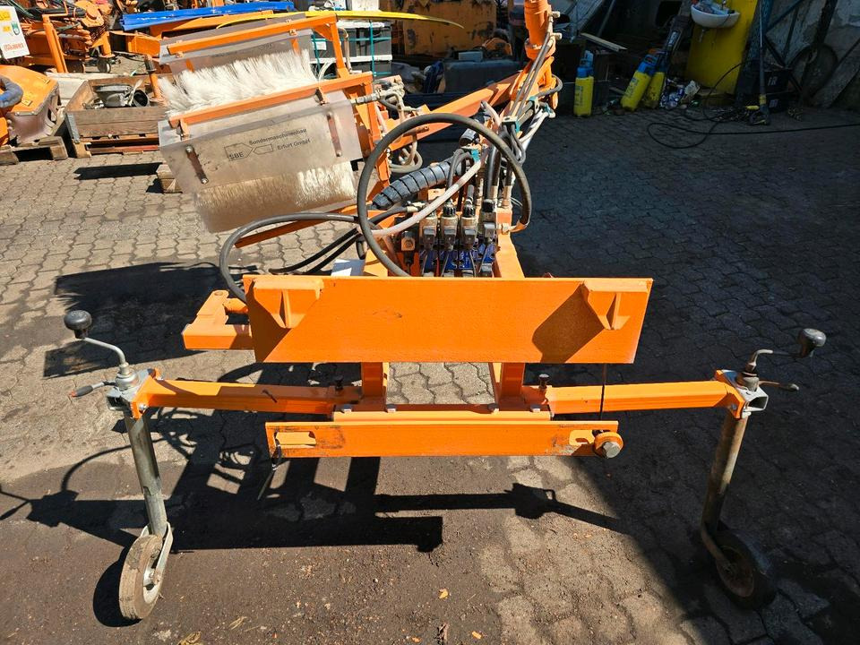 Leitpfostenwaschgerät WV 3-L Wassenberg Schmidt Drutzel für Unimog 405 U290 300 400 500 427 424 318 218 430 Leitpfosten - Zametač: obrázek 1 Leitpfostenwaschgerät WV 3-L Wassenberg Schmidt Drutzel für Unimog 405 U290 300 400 500 427 424 318 218 430 Leitpfosten - Zametač: obrázek 1