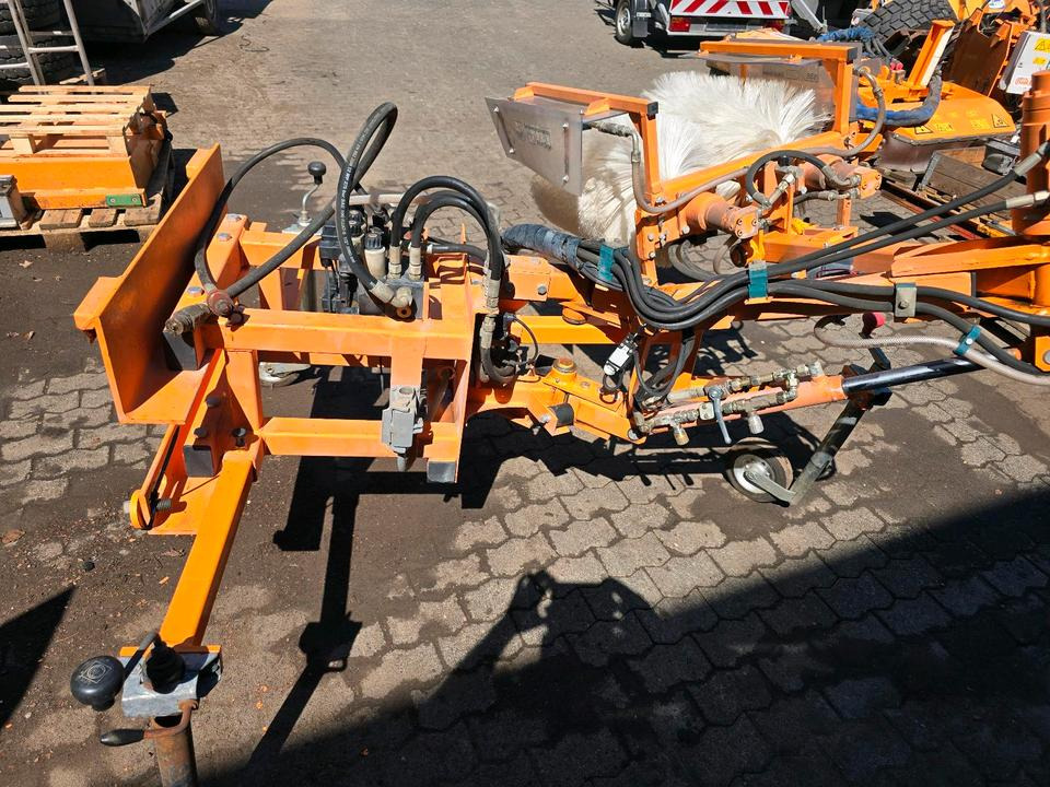 Leitpfostenwaschgerät WV 3-L Wassenberg Schmidt Drutzel für Unimog 405 U290 300 400 500 427 424 318 218 430 Leitpfosten - Zametač: obrázek 2 Leitpfostenwaschgerät WV 3-L Wassenberg Schmidt Drutzel für Unimog 405 U290 300 400 500 427 424 318 218 430 Leitpfosten - Zametač: obrázek 2