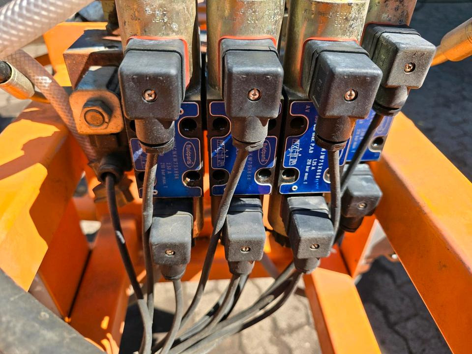 Leitpfostenwaschgerät WV 3-L für Unimog 405/10 405/12 U300 u400 300 500 318 218 423 430 530 Schmidt - Zametač: obrázek 5 Leitpfostenwaschgerät WV 3-L für Unimog 405/10 405/12 U300 u400 300 500 318 218 423 430 530 Schmidt - Zametač: obrázek 5