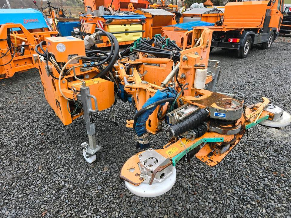 Mulag MRM 300 MLM 200 Leitpfostenmähgerät Randstreifenmäher Böschungsmäher Böschungsmulcher Bankettmäher passend für Unimog 405/10 405/12 UGN UGE U300 U 300 Leitpfostenausmäher - Stranový mulčovač: obrázek 4 Mulag MRM 300 MLM 200 Leitpfostenmähgerät Randstreifenmäher Böschungsmäher Böschungsmulcher Bankettmäher passend für Unimog 405/10 405/12 UGN UGE U300 U 300 Leitpfostenausmäher - Stranový mulčovač: obrázek 4