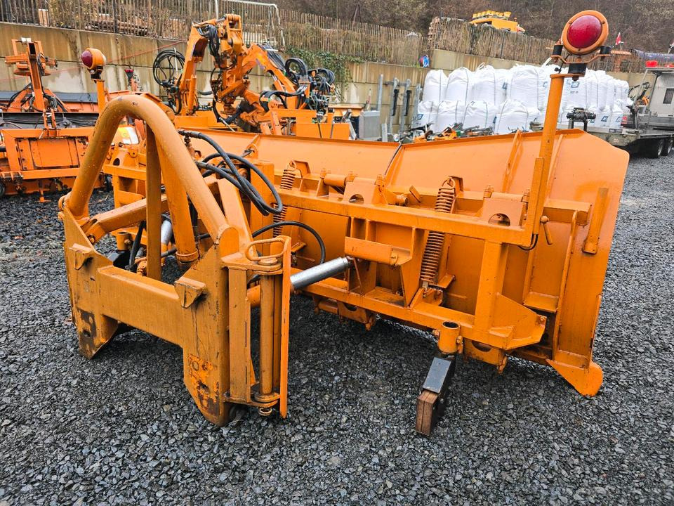 Schmidt MF 2.4 3m. Schneeschieber Schneeschild Winterdienst Räumschild Schneepflug passend für Traktor Unimog 405 UGE UGN Fronthydraulik - Sněžný pluh: obrázek 2 Schmidt MF 2.4 3m. Schneeschieber Schneeschild Winterdienst Räumschild Schneepflug passend für Traktor Unimog 405 UGE UGN Fronthydraulik - Sněžný pluh: obrázek 2