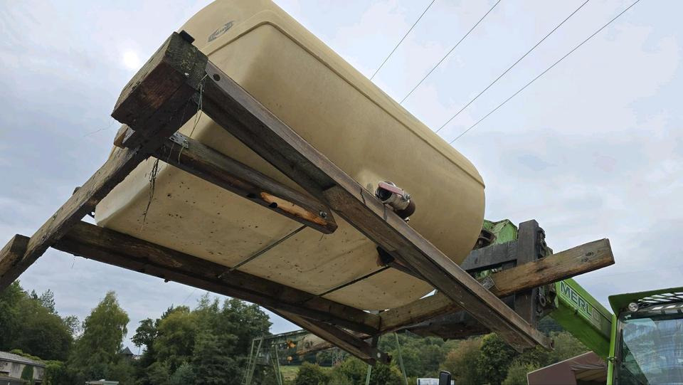 Schmidt Mulag 2m3 Wassertank Wasserfass Speidel für Unimog UGE UGN 405 U300 400 500 427 430 LKW Boschung wassertank Laugentank Bewässerung 5000liter - Cisternový kontejner: obrázek 4 Schmidt Mulag 2m3 Wassertank Wasserfass Speidel für Unimog UGE UGN 405 U300 400 500 427 430 LKW Boschung wassertank Laugentank Bewässerung 5000liter - Cisternový kontejner: obrázek 4