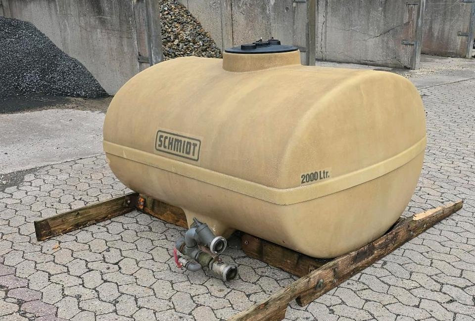 Schmidt Mulag 2m3 Wassertank Wasserfass Speidel für Unimog UGE UGN 405 U300 400 500 427 430 LKW Boschung wassertank Laugentank Bewässerung 5000liter - Cisternový kontejner: obrázek 1 Schmidt Mulag 2m3 Wassertank Wasserfass Speidel für Unimog UGE UGN 405 U300 400 500 427 430 LKW Boschung wassertank Laugentank Bewässerung 5000liter - Cisternový kontejner: obrázek 1