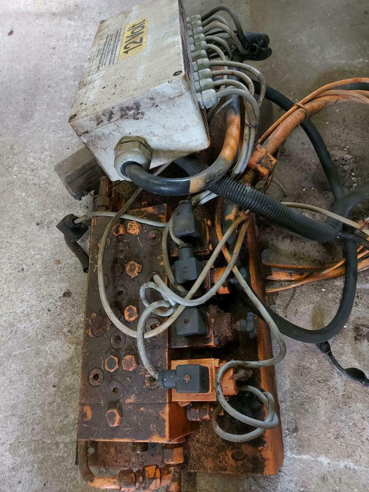 Schmidt Salzstreuer SST DST Hydr. Steuerblock Platine Steuerung - Hydraulický ventil pro Komunální/ Speciální technika: obrázek 2 Schmidt Salzstreuer SST DST Hydr. Steuerblock Platine Steuerung - Hydraulický ventil pro Komunální/ Speciální technika: obrázek 2