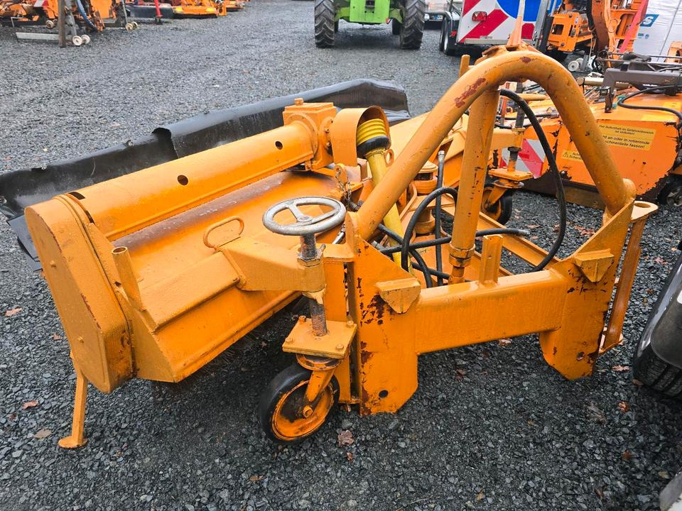 Schmidt VKS Kehrmaschine Straßenkehrmaschine Frontkehrmaschine Kehrbesen für Radlader Unimog Traktor - Zametač: obrázek 1 Schmidt VKS Kehrmaschine Straßenkehrmaschine Frontkehrmaschine Kehrbesen für Radlader Unimog Traktor - Zametač: obrázek 1